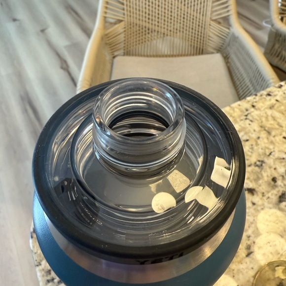 YETI rambler 36oz - NORDIC BLUE with chug cap - Picture 4 of 6